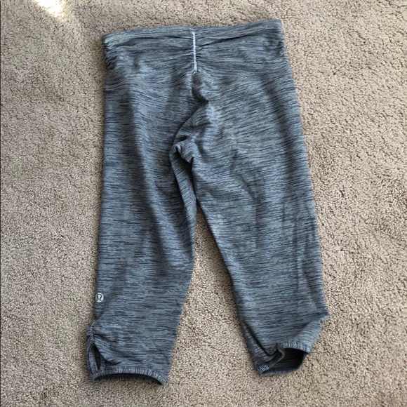 Lululemon crop with ruching - Picture 3 of 6